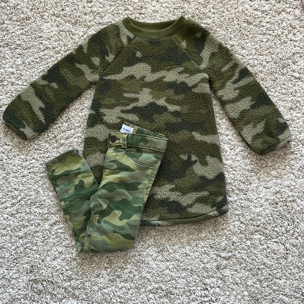 Old Navy toddler girl cozy camo dress and pants. Size 4t